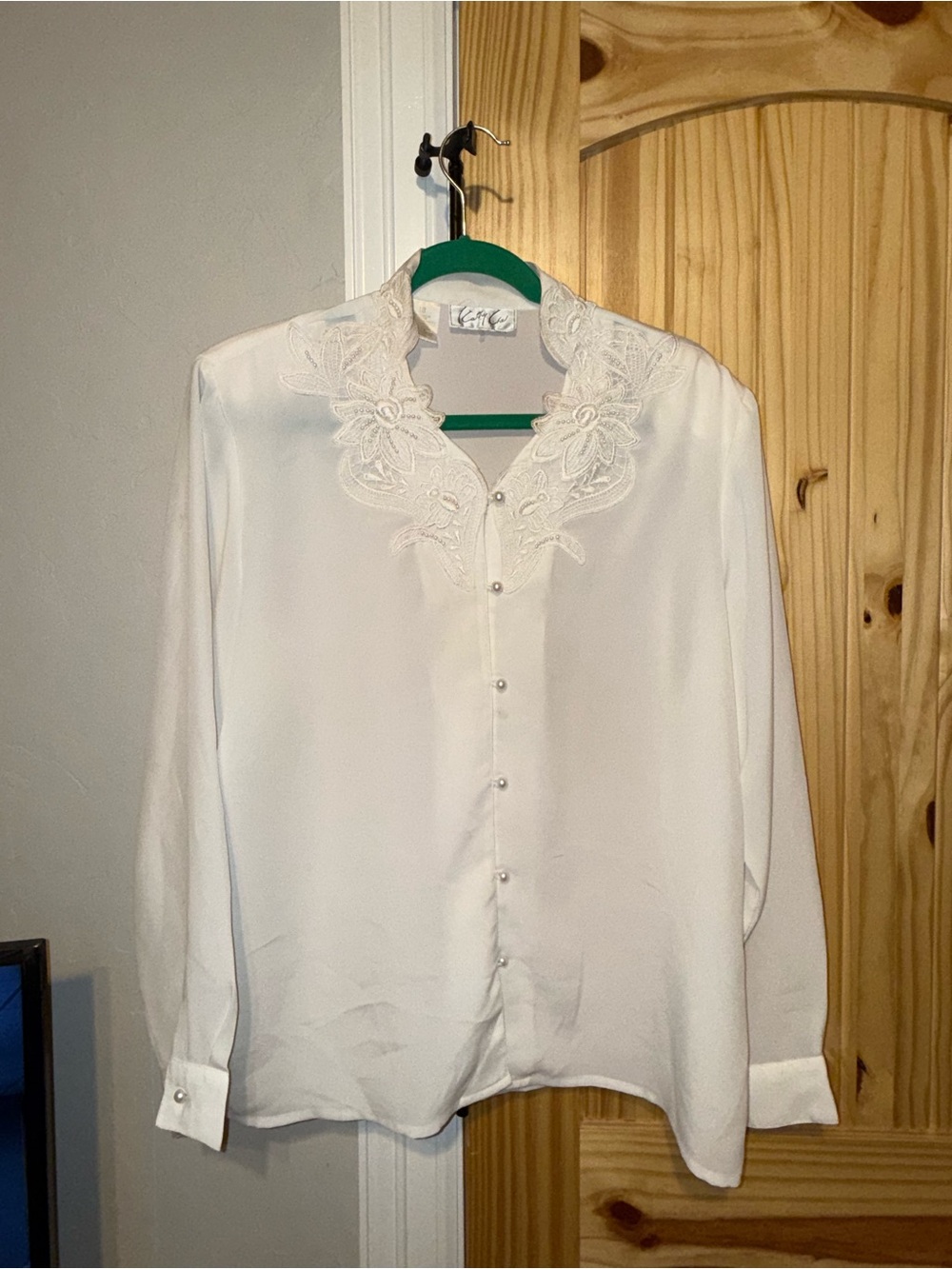 Kathy Che White Embroidered Collar Blouse
